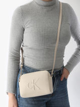 Cross Body Tas Sculpted Calvin klein jeans Beige sculpted K612726-vue-porte