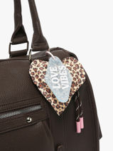 Tashengsel Fifille club Beige bandanas LEO-vue-porte