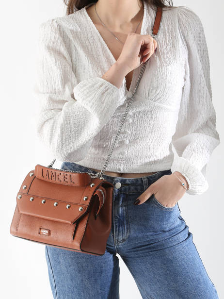 Cross Body Tas Ninon Rivets Leder Lancel Bruin ninon A13380 ander zicht 1