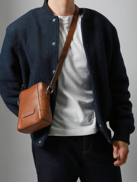 Cross Body Tas Arthur & aston Bruin jose 5 ander zicht 1